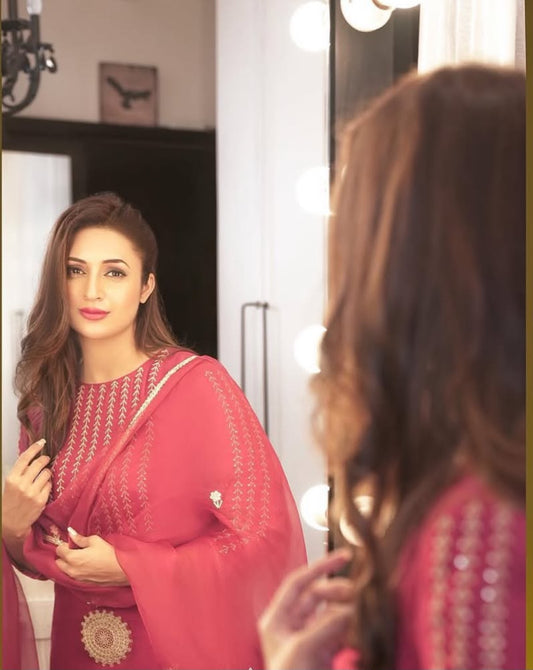Divyanka Tripathi Dahiya in Red Embroidered Suit